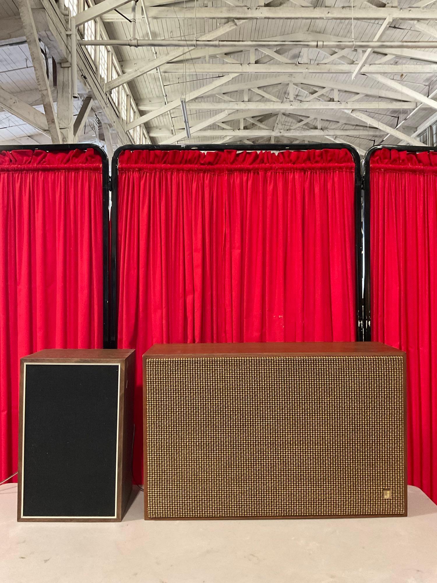 2 pcs Vintage Wooden Speaker Assortment. 1 Jensen Loudspeaker, 1 Unmarked. See pics.