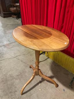 Vintage Maple Oval Plant Stand or Side Table. Stands 29" Tall. See pics.