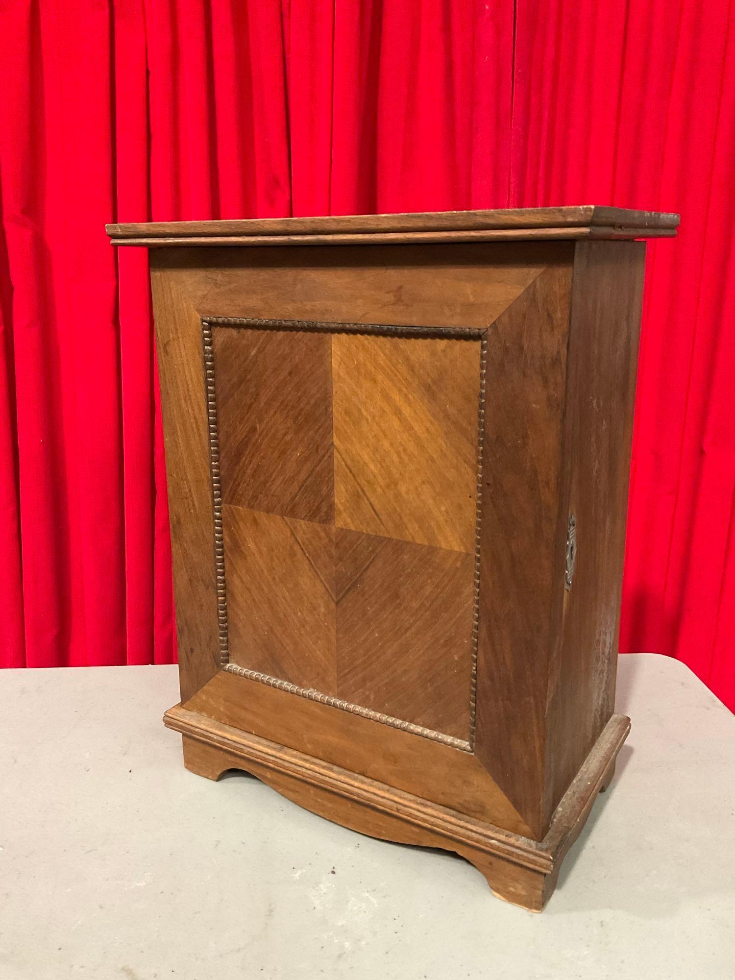 2 pcs Vintage Primitive Wooden Boxes. 1x Boys Union Tool Chest No. 600B. 1x Jewelry Box. See pics.