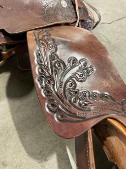 Gorgeous Mexican Made Vintage Engraved Leather Saddle w/ Wool Bottom - See pics