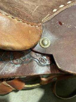 Gorgeous Mexican Made Vintage Engraved Leather Saddle w/ Wool Bottom - See pics