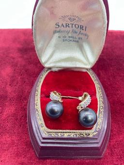 14k yellow gold, diamond and black pearl earring studs in great condition - 20 diamonds, 5.27g