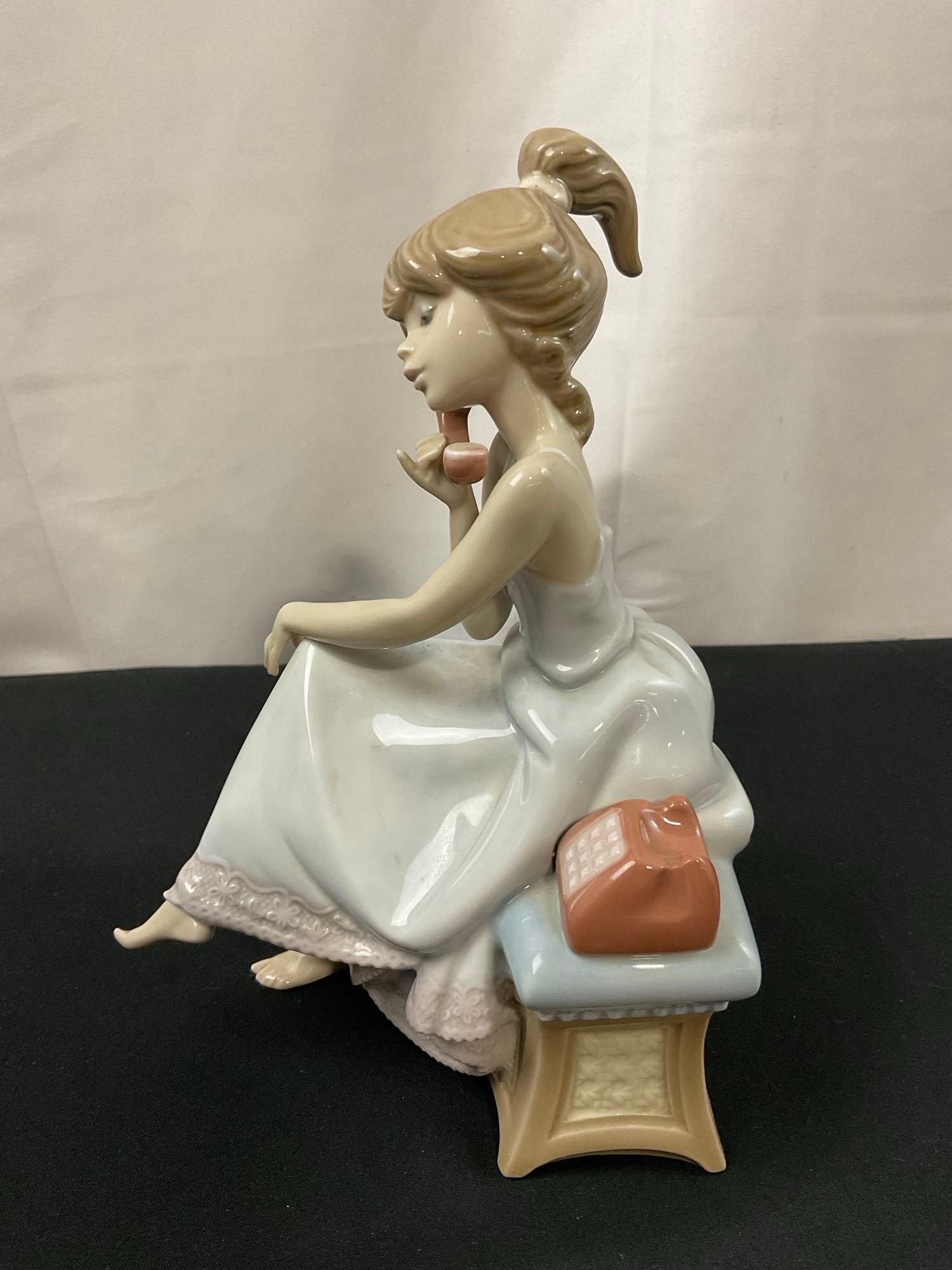 Vintage Lladro Figurine Chit Chat #5466, Girl on Phone w/ Dog at foot