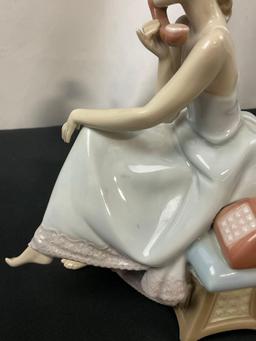 Vintage Lladro Figurine Chit Chat #5466, Girl on Phone w/ Dog at foot