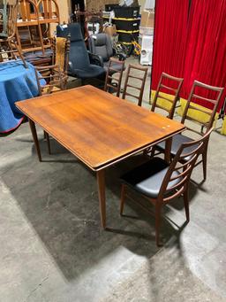 Vintage Mid-Century Modern Danish M M Moreddi Teak Expanding Dining Table w/ 6 Teak Chairs. See