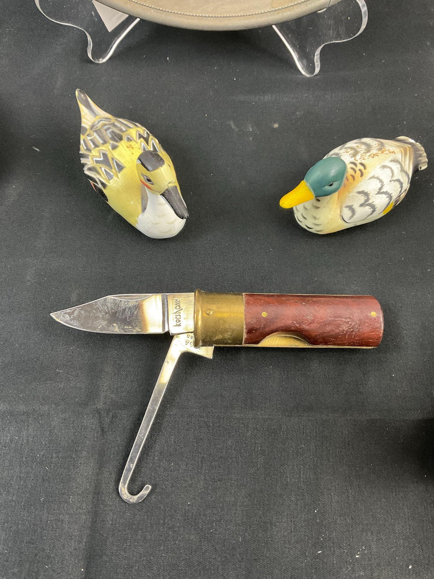 10 pcs Vintage Duck Hunting Decoration Assortment. Kershaw 12GA Bullet Knife. Duck Box. See pics.