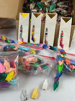 Approx. 1000+ pcs Origami Collection. 1000+ Folded Paper Cranes. Decorated Envelopes. See pics.