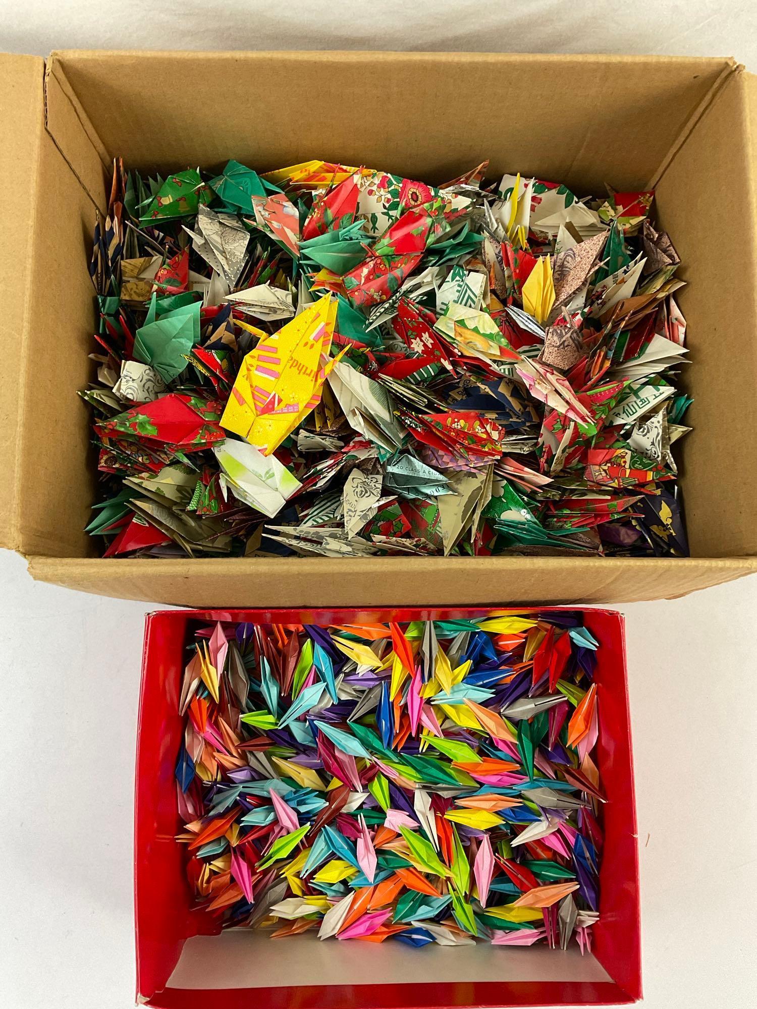 Approx. 1000+ pcs Origami Collection. 1000+ Folded Paper Cranes. Decorated Envelopes. See pics.