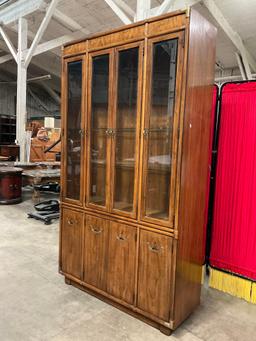 Vintage Drexel Illuminated Wooden Cabinet w/ 3 Glass Shelves & 4 Cupboards. Tested, Works. See pi...