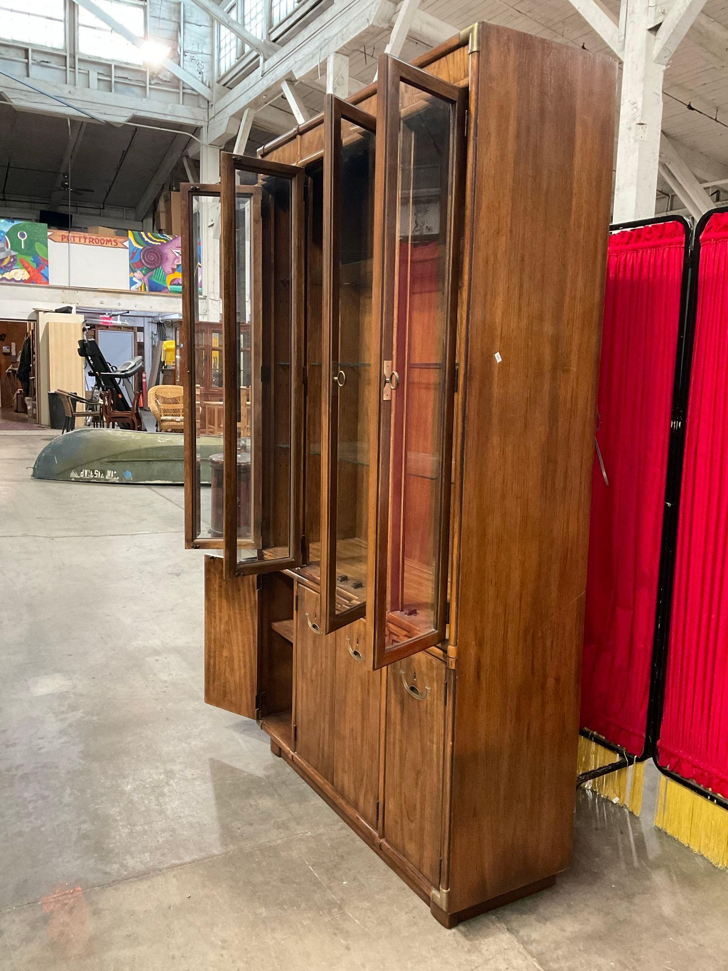 Vintage Drexel Illuminated Wooden Cabinet w/ 3 Glass Shelves & 4 Cupboards. Tested, Works. See pi...