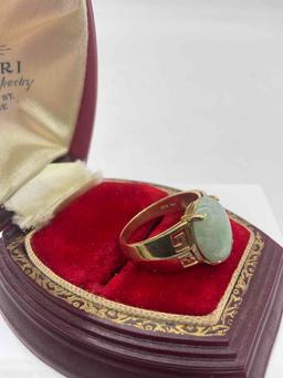 Asian 14k gold men's size 9 ring with simple detail and large Jade stone 5.3 grams