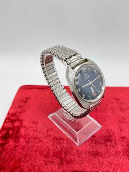 Vintage Mid century Men's Wittnauer Swiss made Automatic time and date wrist Watch , running