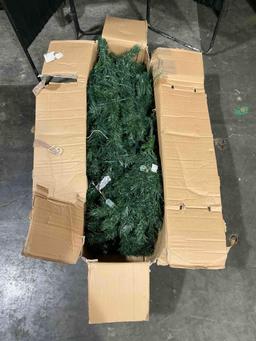 Garden Ridge 7 1/2 ft. Pre-Lit Artificial Christmas Tree. Tested, No Lights. As Is. See pics.