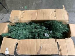 Garden Ridge 7 1/2 ft. Pre-Lit Artificial Christmas Tree. Tested, No Lights. As Is. See pics.