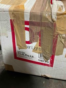 Garden Ridge 7 1/2 ft. Pre-Lit Artificial Christmas Tree. Tested, No Lights. As Is. See pics.