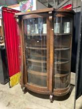 Beautiful Antique Tiger Oak Wood Curved Glass Front Curio Cabinet w/ 5 Shelves. See pics.