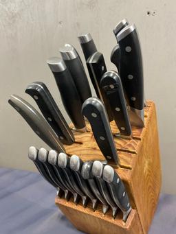 Assortment of Knives, 5 Wusthof, 1 Henckels, 3 Pampered Chef, Gerber Honing Rod w/ Knife Block