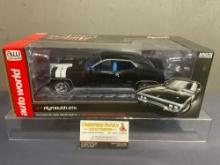 Auto World 1971 Plymouth GTX Diecast Car Model, in original box, 1:18 Scale