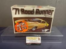 Super Rare Factory Sealed 1971 Plymouth Road Runner MPC 1/25 Scale Model Kit, original box