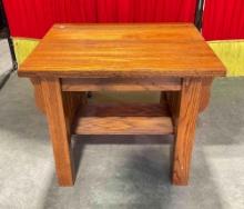 Handsome Modern Mission Style 2-Tier Oak? Wood Side Table. Very Good Condition. See pics.