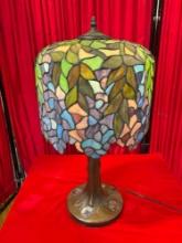 Tiffany Style Stained Glass Wisteria Table Lamp. Excellent Condition. Tested, Works. See pics.