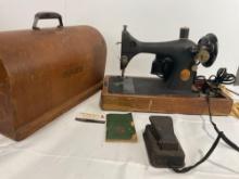 Antique Singer Sewing Machine model 128, Bentwood Carrying Case