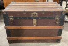 Antique Brown Wood & Metal Steamer Trunk Chest. Very Good Condition. See pics.