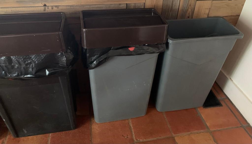 5 Used Trash Cans