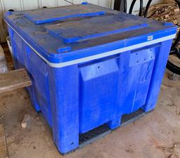Mack Plastic Fork Lift Containers, Pallets & 3 Barrels