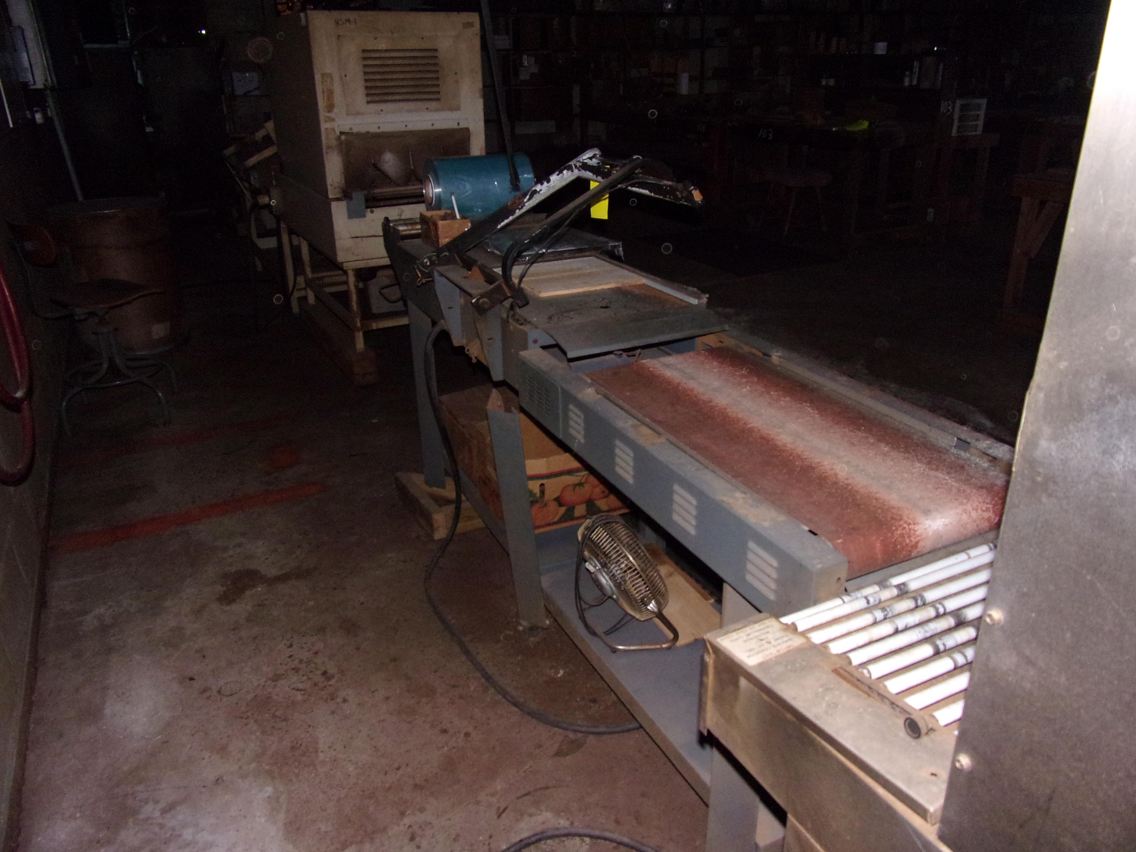 WELDOTRON TUNNEL HEAT SHRINK MACHINE W/INFEED CONVEYOR MDL 72215 S/N EV89372 W/220 VOLTS