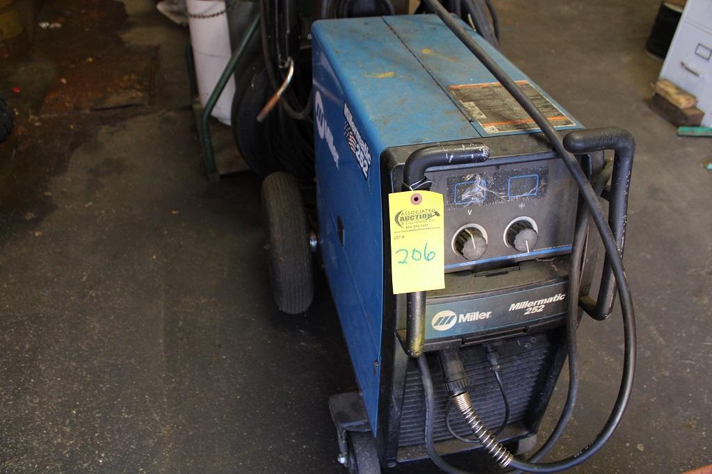 MILLER MATIC 252 WIRE FEED WELDER (TANK NOT INCLUDED)