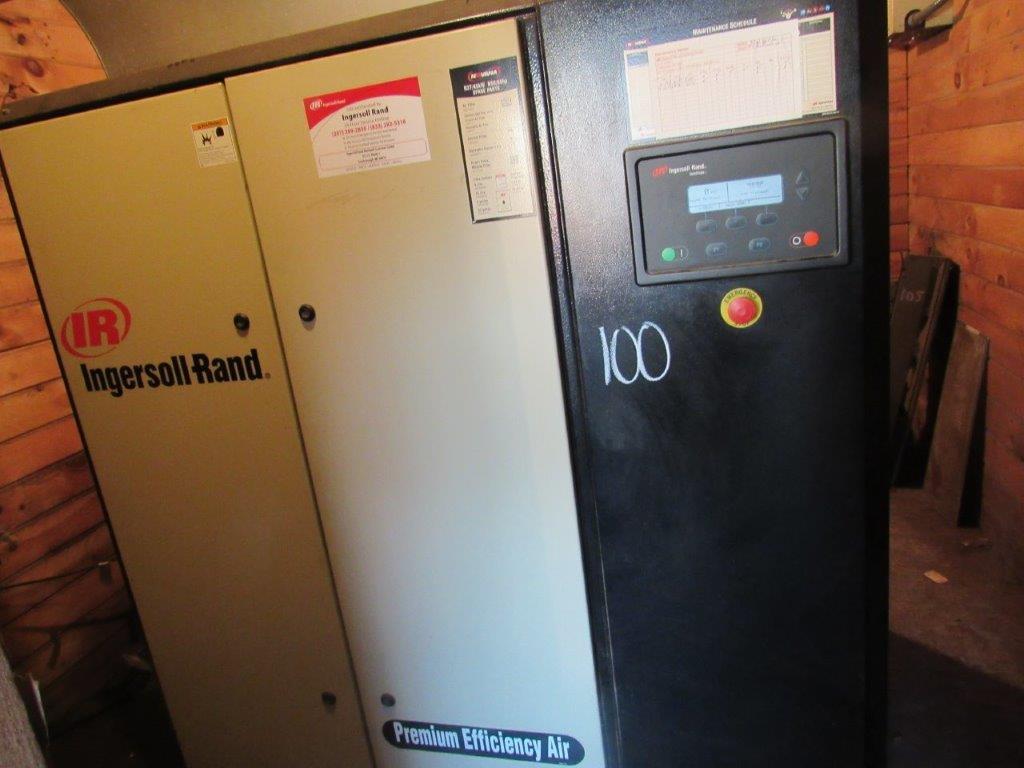(NICE CONDITION) INGERSOLL RAND MDL IRN60H-CC SCREW TYPE AIR COMPRESSOR (INCLUDES DUCT WORK INTO SAW
