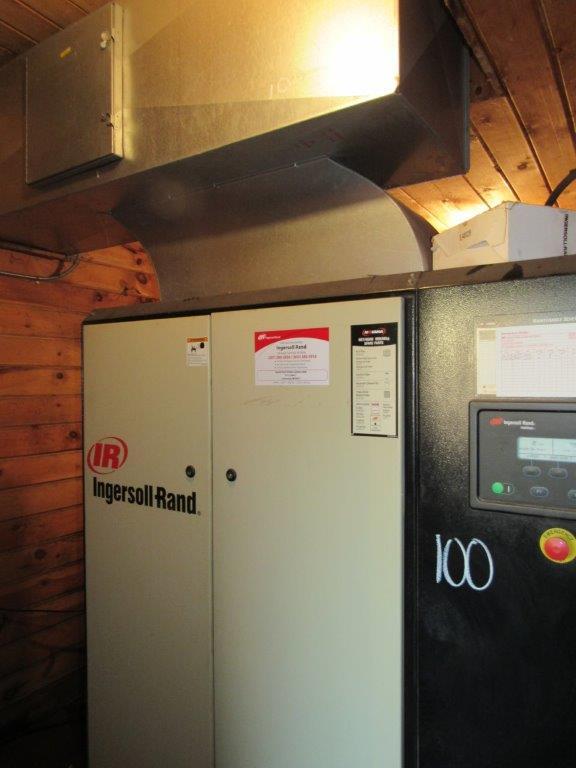 (NICE CONDITION) INGERSOLL RAND MDL IRN60H-CC SCREW TYPE AIR COMPRESSOR (INCLUDES DUCT WORK INTO SAW