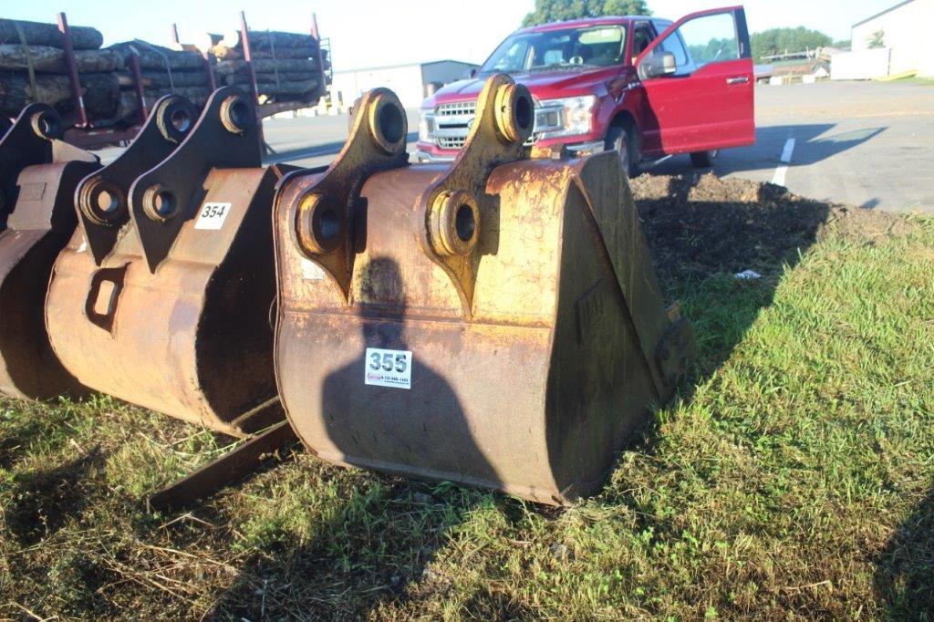 CAT 43in Excavator Bucket