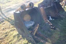 CAT 43in Excavator Bucket