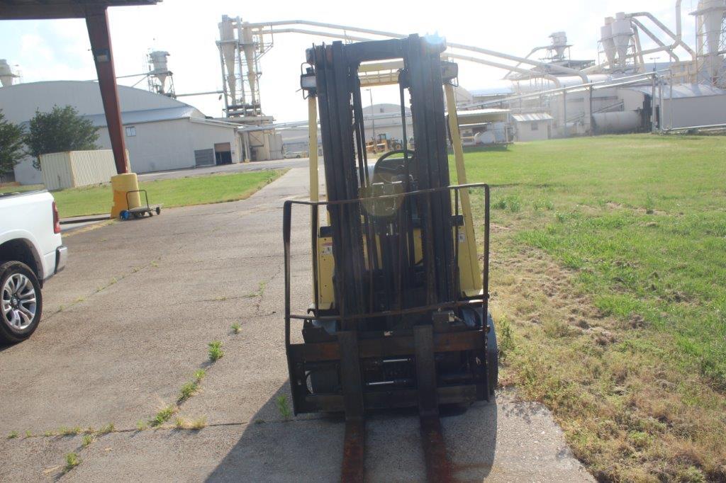 Hyster 550XM Forklift, Propane, Solid Tires, Triple Stage Mast w/Fork Posit