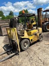 Hyster 8000lb Forklift, Diesel Engine, Pneumatic Tires, Triple Stage Mast w
