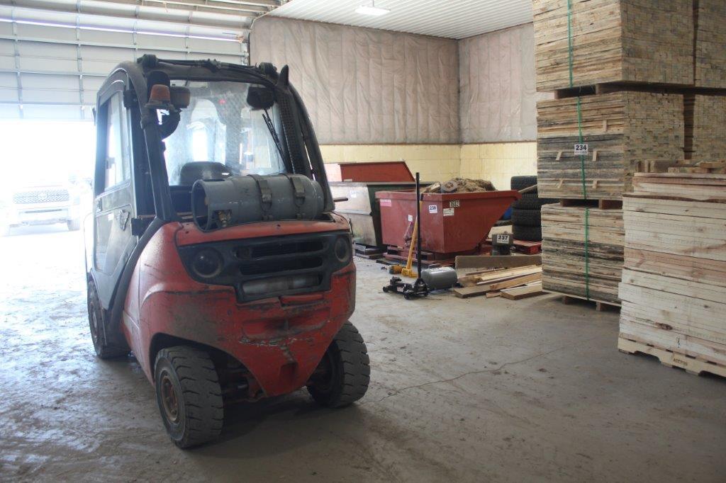 Linde H-25T 5k lb Forklift w/All Weather Cab, Solid Tires, L.P. Gas, Sidesh