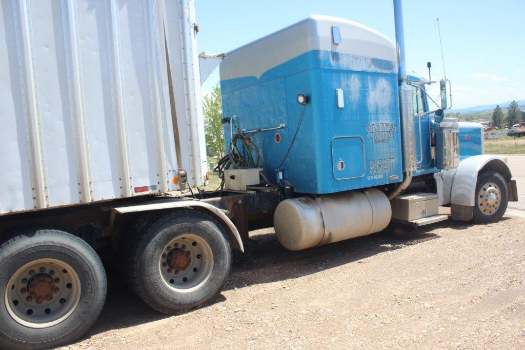 1998 Peterbuilt MDl#379 Tandem Axle tractor w/Sleeper, CAT 3406-E Engine, E