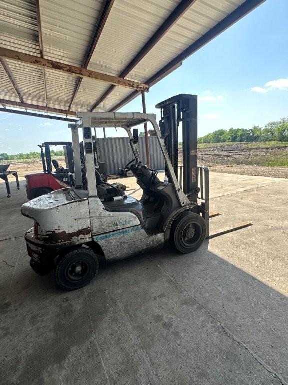 Unicarries 6000 Lb Forklift Model PFD60MS, Open Rops, 47inch Forks With Side Shift, Solid Tires, Die