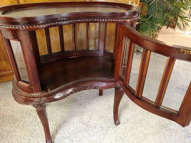 KIDNEY SHAPED MAHOGANY TEA TABLE