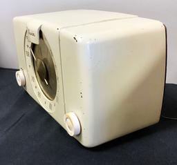 Arvin 1960 Tube Radio - Bakelite Case, 10½"x5½"x6", Working