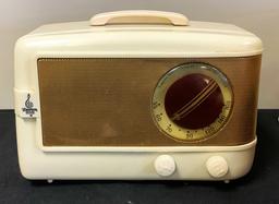 Emerson 1948 Tube Radio - Bakelite Case, Model 143, 11"x6"x7", Hums When Pl