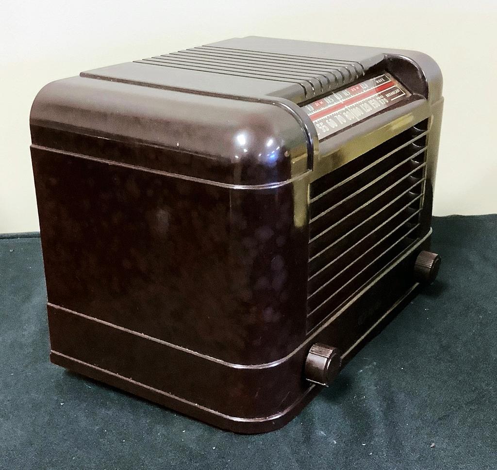 RCA Victor 1946 Am Tube Radio - Bakelite Case, Model 65X11A, 10"x7"x6½"