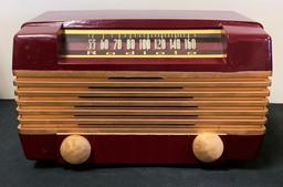 Radiola Tube Radio - Bakelite Case, 11"x7"x7", Working