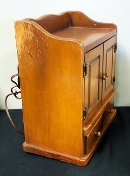 Gund 1956 Spice Chest Radio - Model 484, 11½"x7"x13½", Working