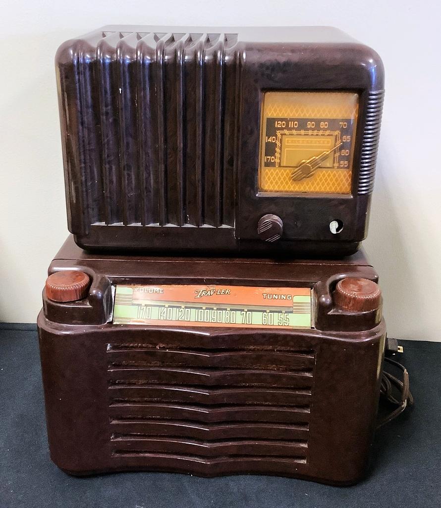 Troubadour Tube Radio - Bakelite Case, 9½"x6½"x6½", Missing Knob, Working;