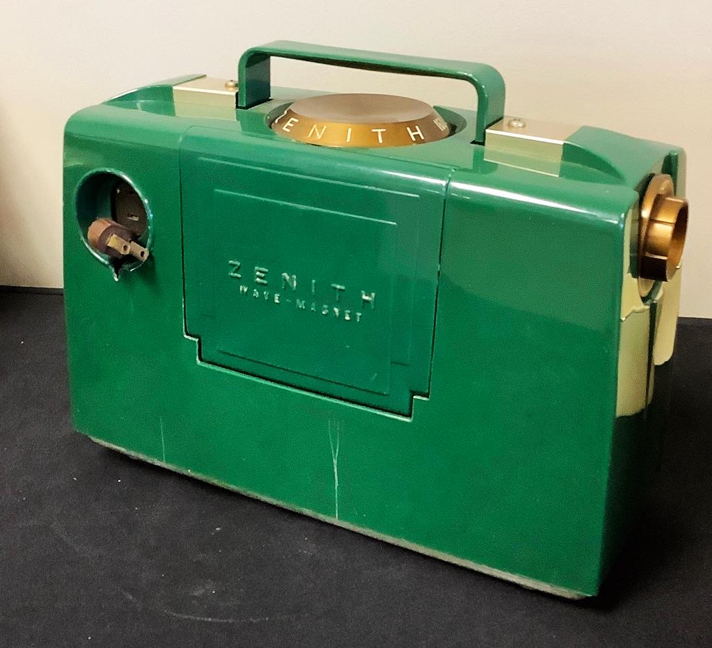 Zenith 1953 Wave Magnet Radio - Model M505, 12"x5"x9"