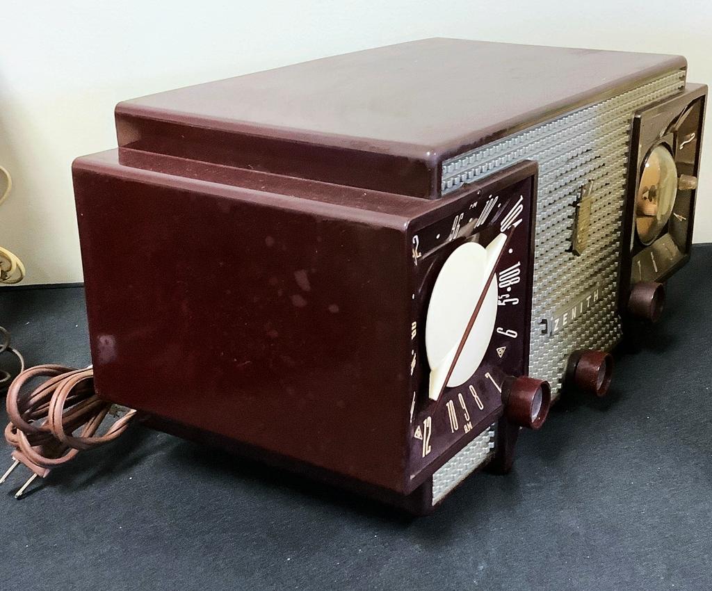 Zenith 1950s Tube Radio / Telecron Clock - Model 733, 15½"x7½"x7½", Hum & S