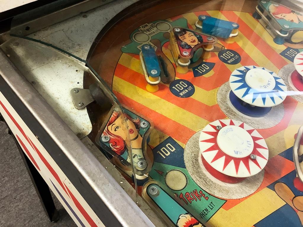 Vintage Williams Lucky Strike Pinball Machine - Working Condition, Glass Is